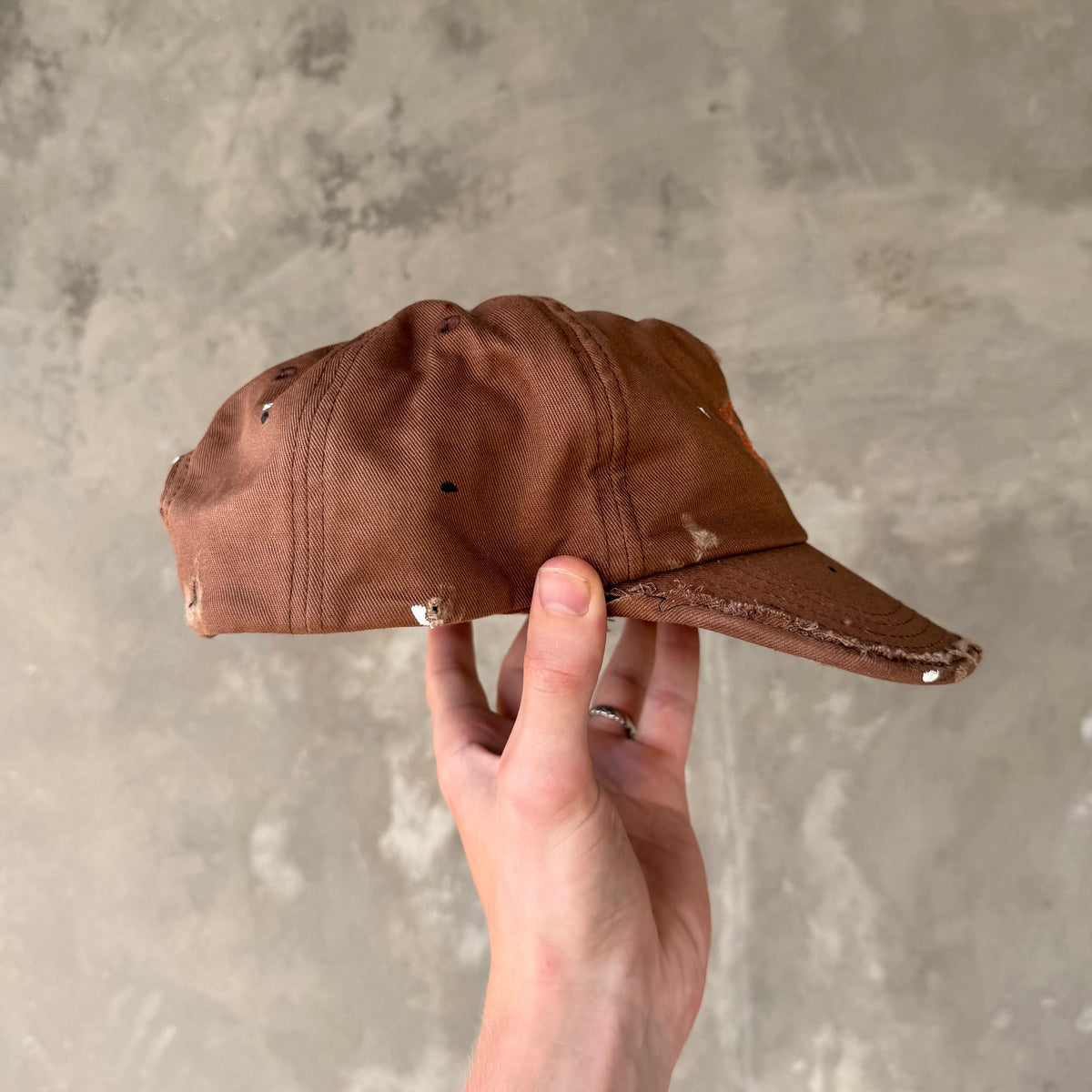 DISTRESSED HART HAT - BROWN
