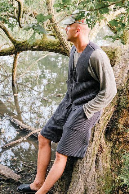 KNITTED UTILITY VEST - BLACK